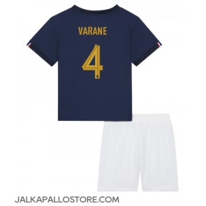 Ranska Raphael Varane #4 Kotipaita Lapsille MM-kisat 2022 Lyhythihainen (+ shortsit)